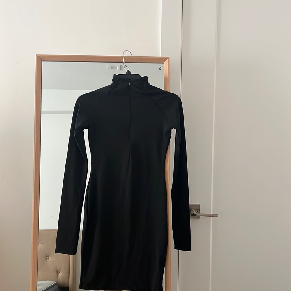 Black bodycon dress